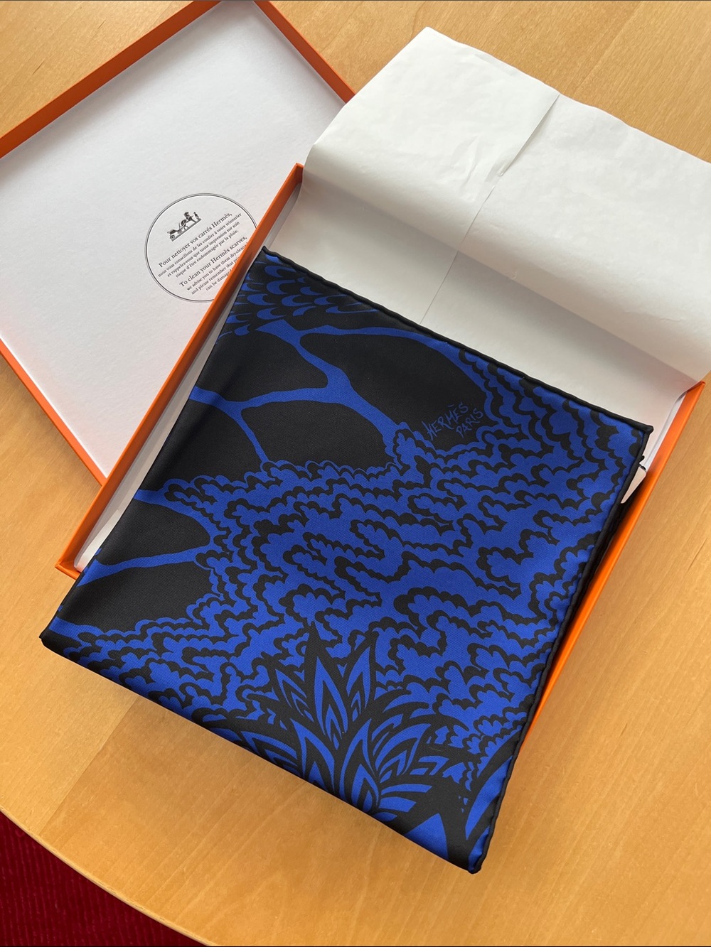 Hermes Silk Scarf The Three Graces Blue & Black Giraffe 90 cm - BNIB - Picture 6 of 7